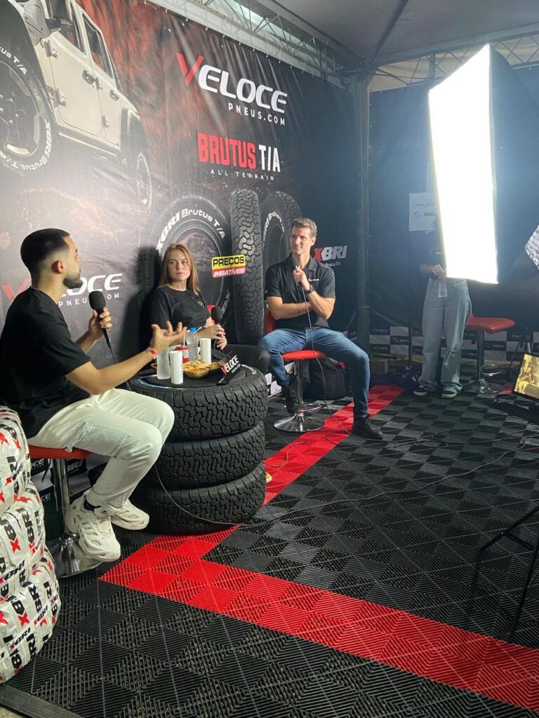 Estande da veloce Pneus no Autodromo fueltech velopark