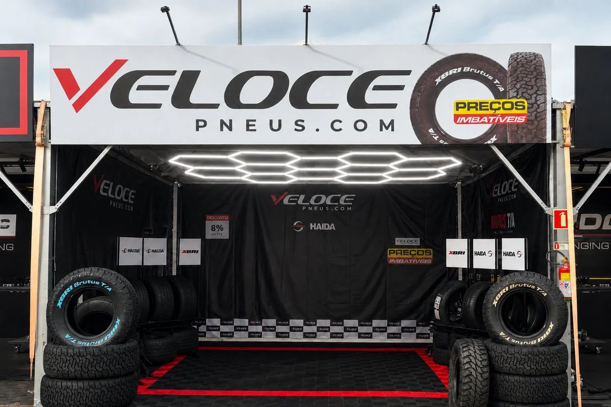 stand da Veloce Pneus em evento